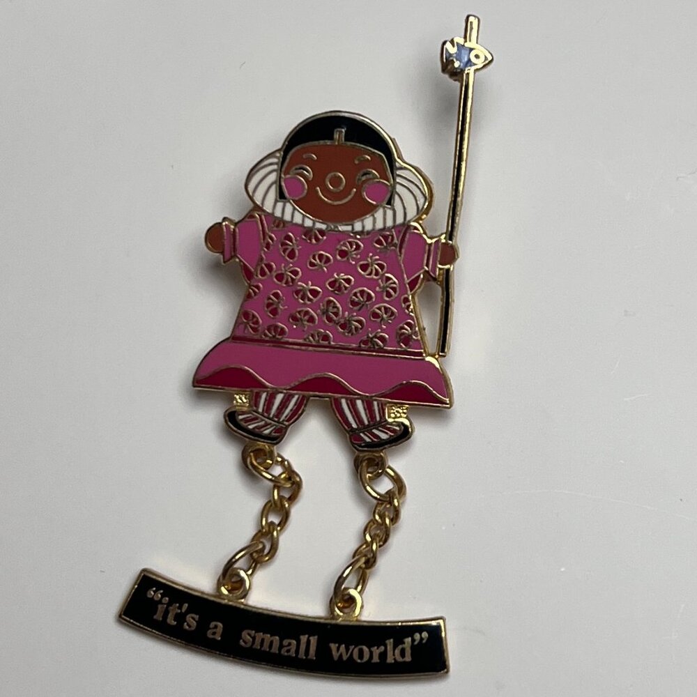 it’s a small world dangle pin • inuit girl / winter doll • 2001 disney